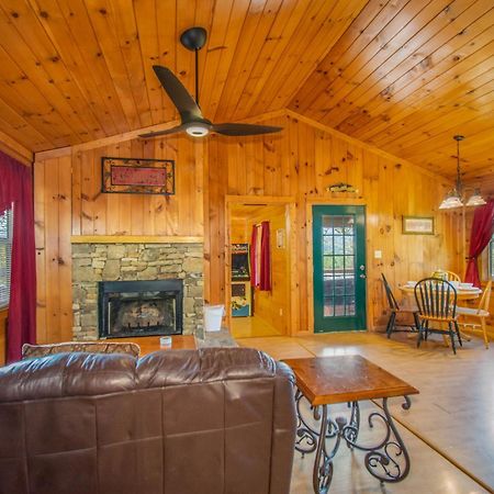 Ladybug Resort Romantic Cabin With Mountain Views, Game Room, Close To Dollywood Sevierville Ngoại thất bức ảnh