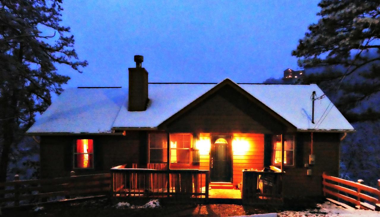 Ladybug Resort Romantic Cabin With Mountain Views, Game Room, Close To Dollywood Sevierville Ngoại thất bức ảnh