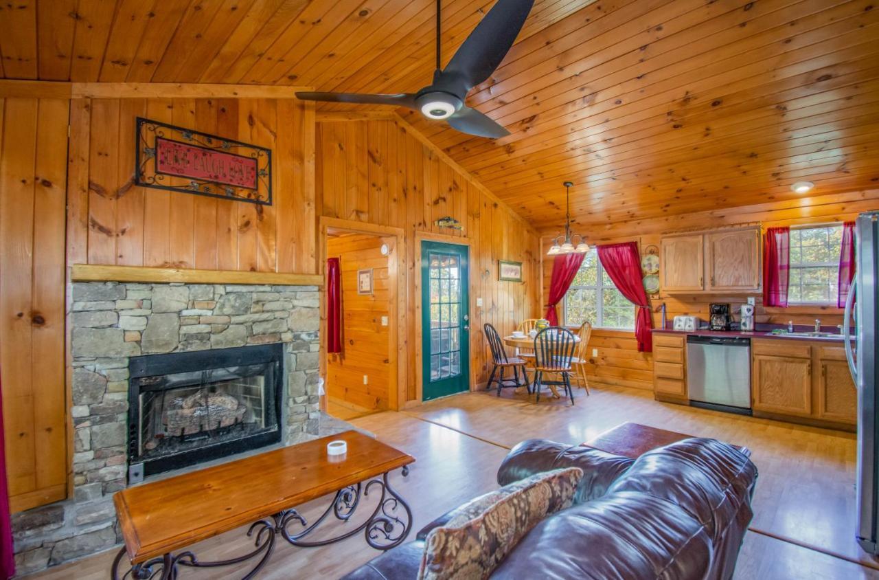 Ladybug Resort Romantic Cabin With Mountain Views, Game Room, Close To Dollywood Sevierville Ngoại thất bức ảnh